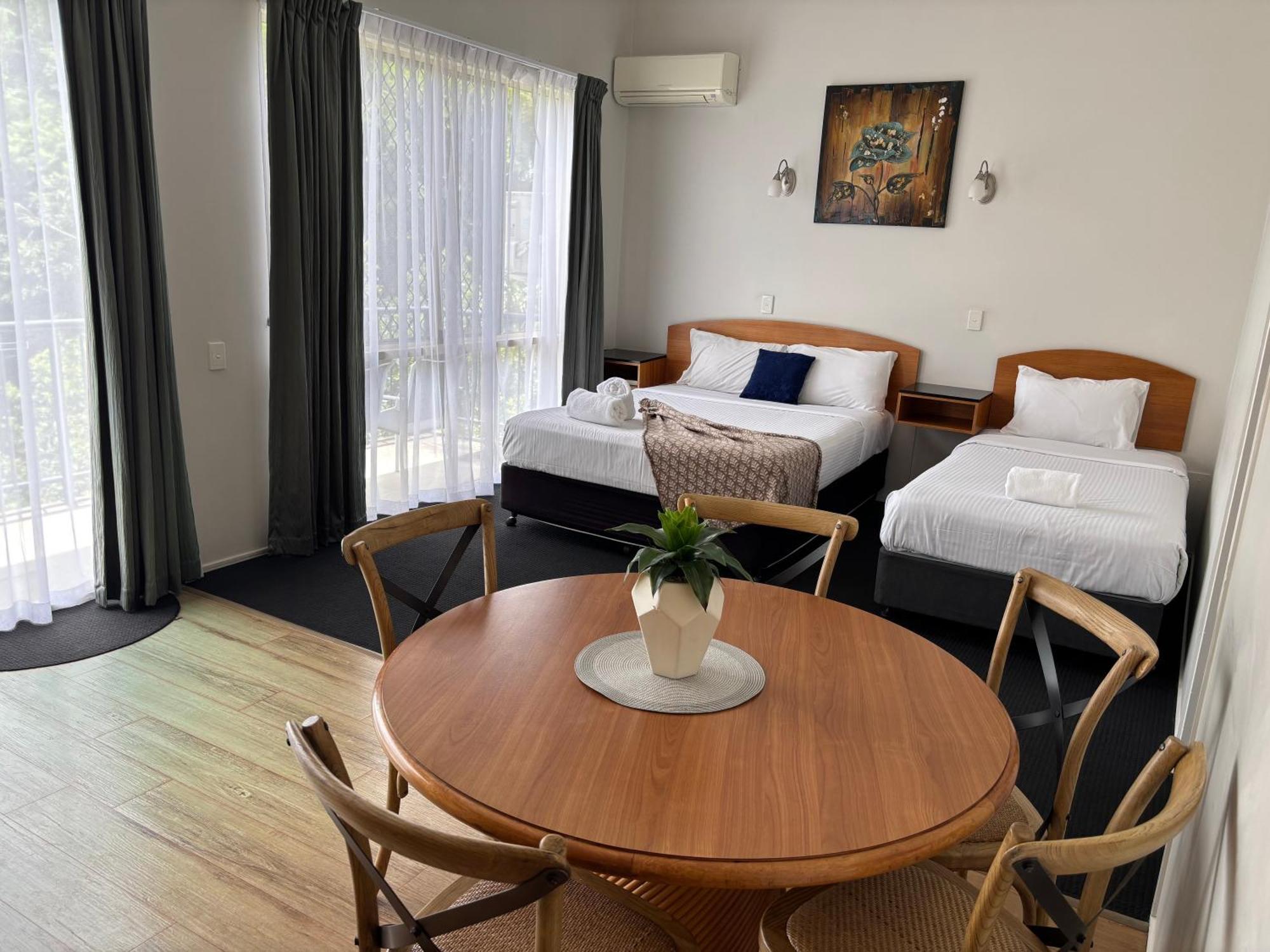 Riverlakes Boutique Motel 4*